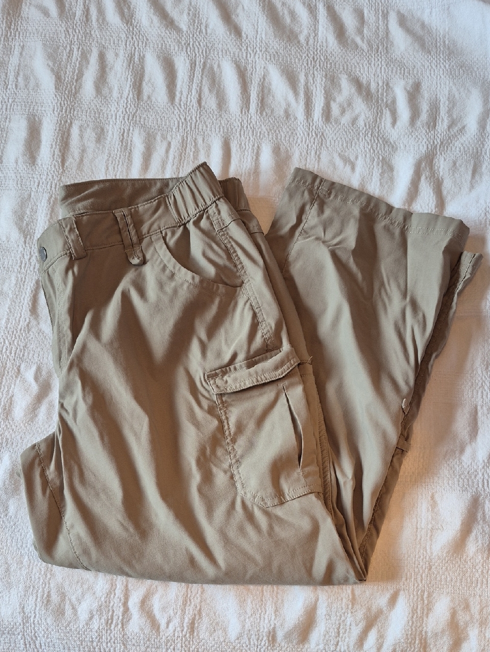 Duluth Trading Co women's 18 X 29 tan convertible leg pants, light weight VGUC